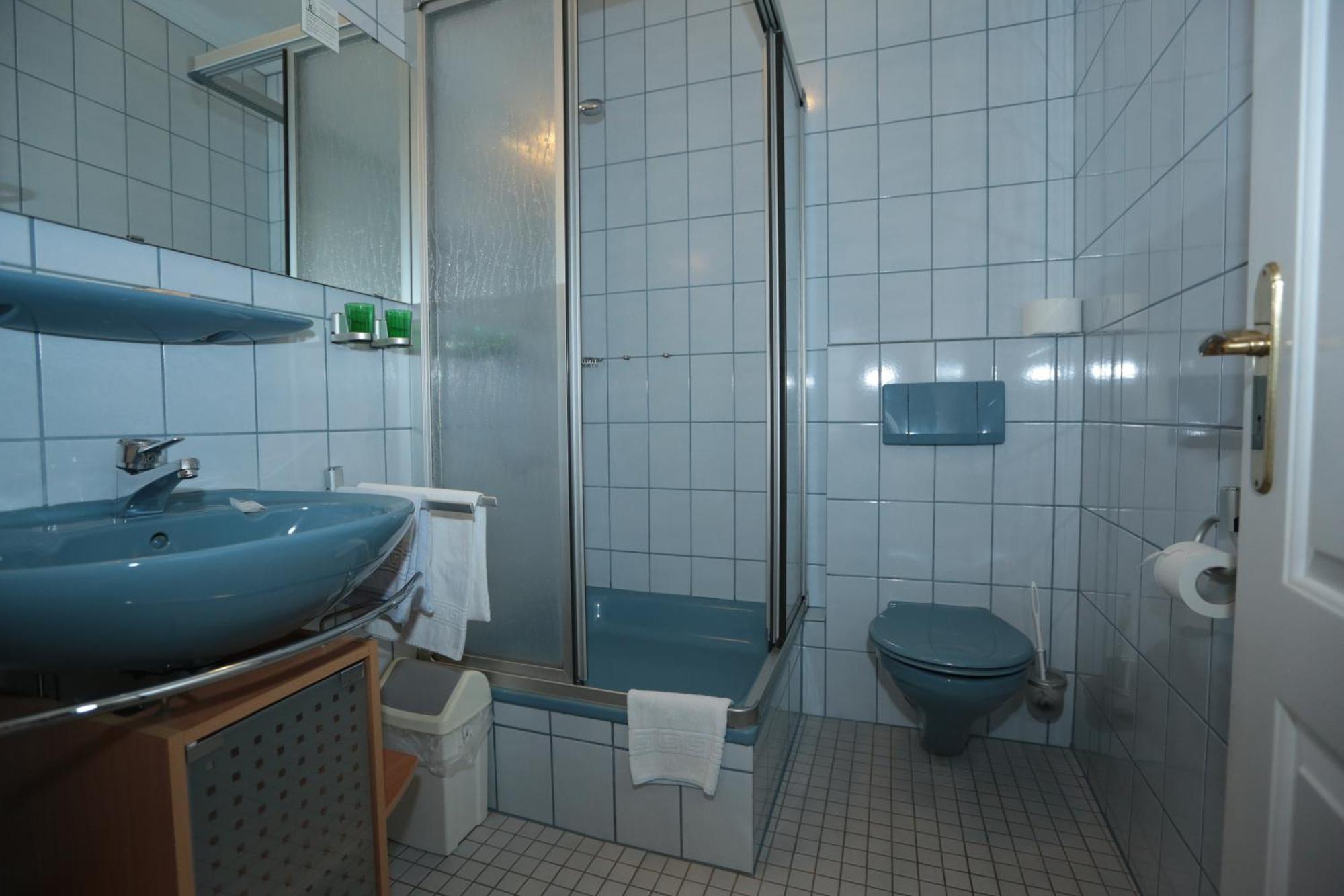 Hotel Zur Post Mulheim an der Mosel Room photo